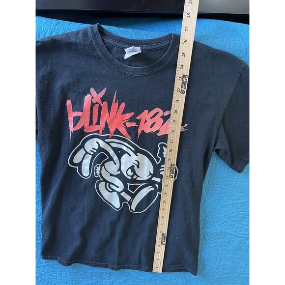 Blink 182 Neighborhood Tour 2011 Concert Tee Black Size Med Band Pink Rock - Picture 10 of 12